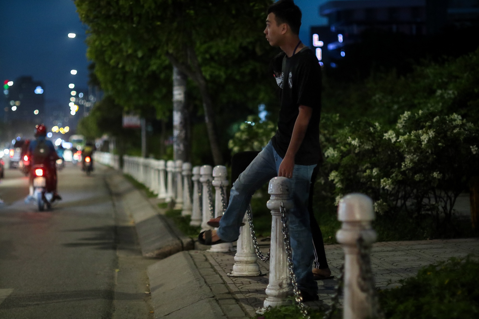 cac loai rao chan xe may tren via he sai gon anh 14