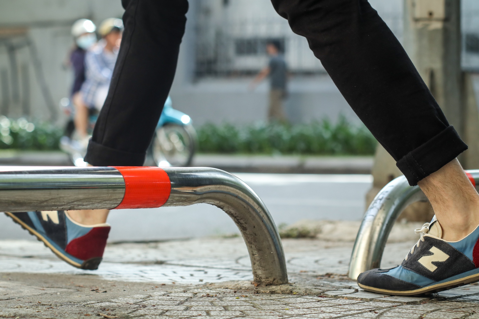 cac loai rao chan xe may tren via he sai gon anh 2