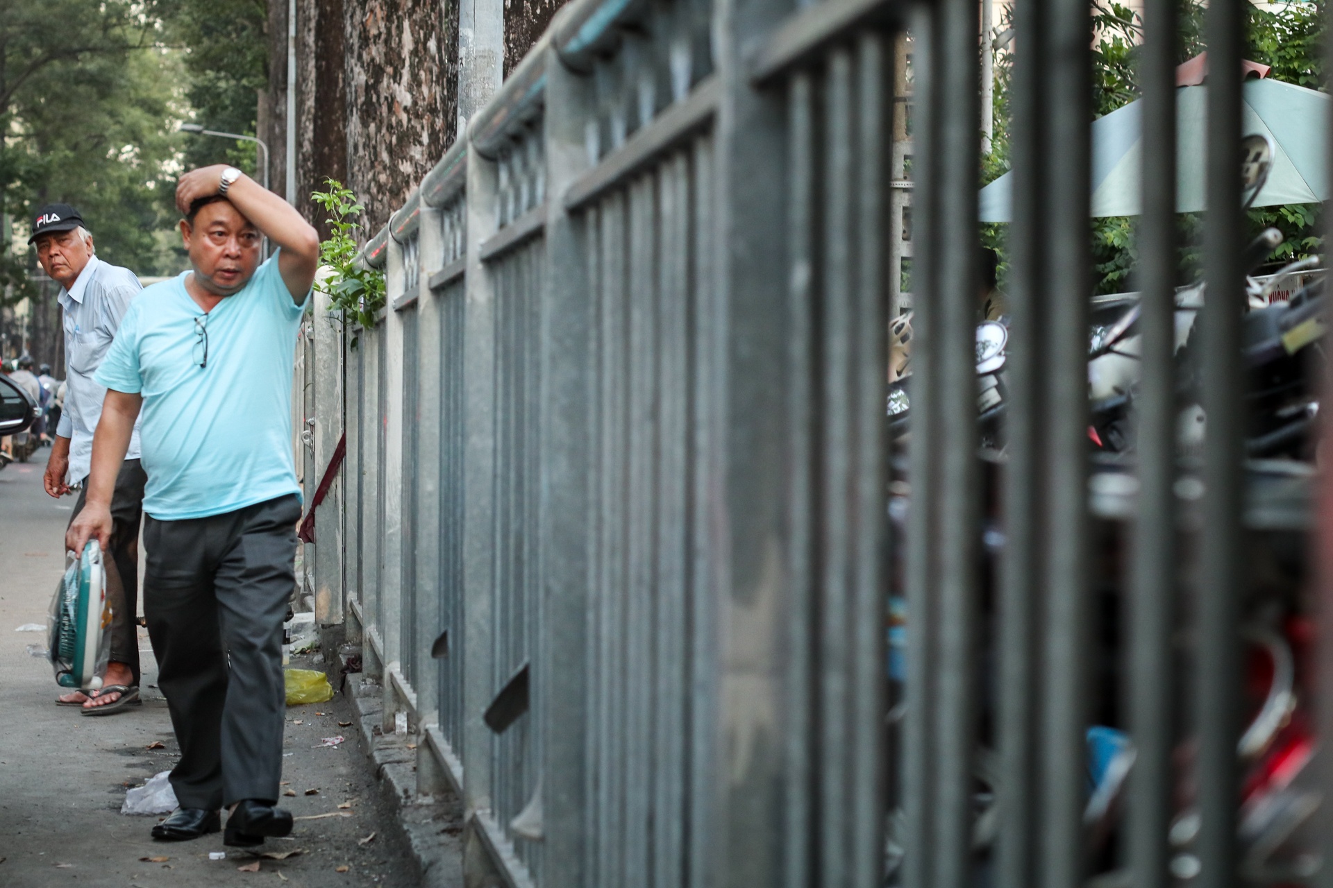 cac loai rao chan xe may tren via he sai gon anh 13