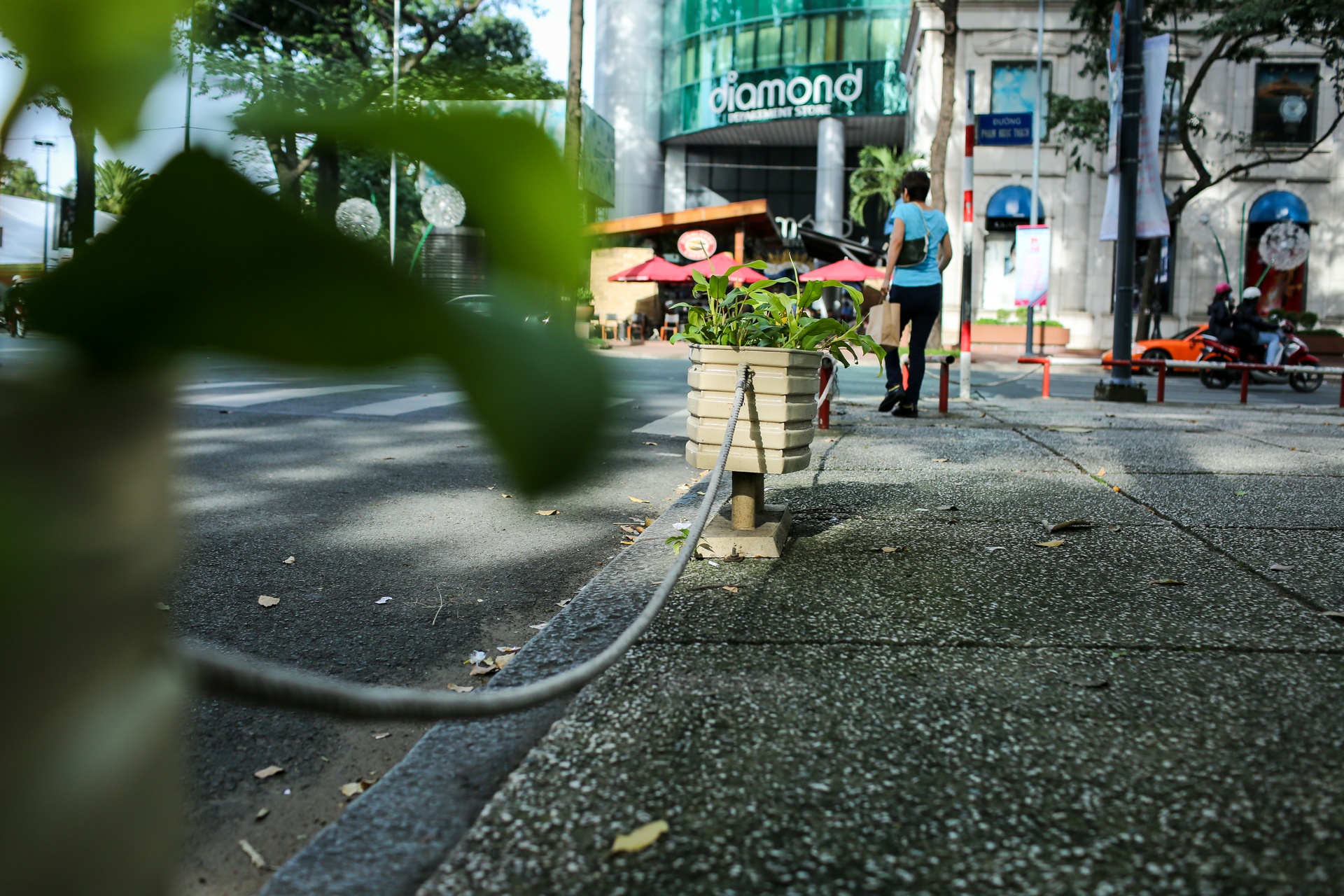 cac loai rao chan xe may tren via he sai gon anh 3