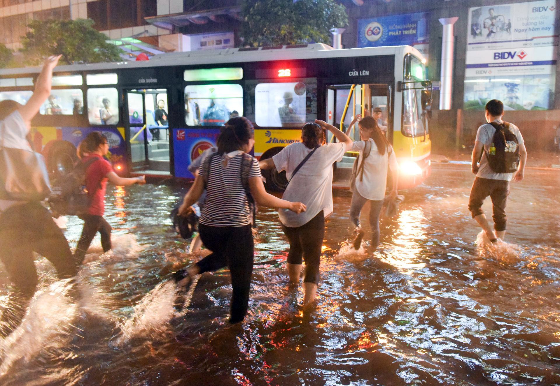 cong vien van lang khanh thanh sau hon 5 thang cai tao anh 12