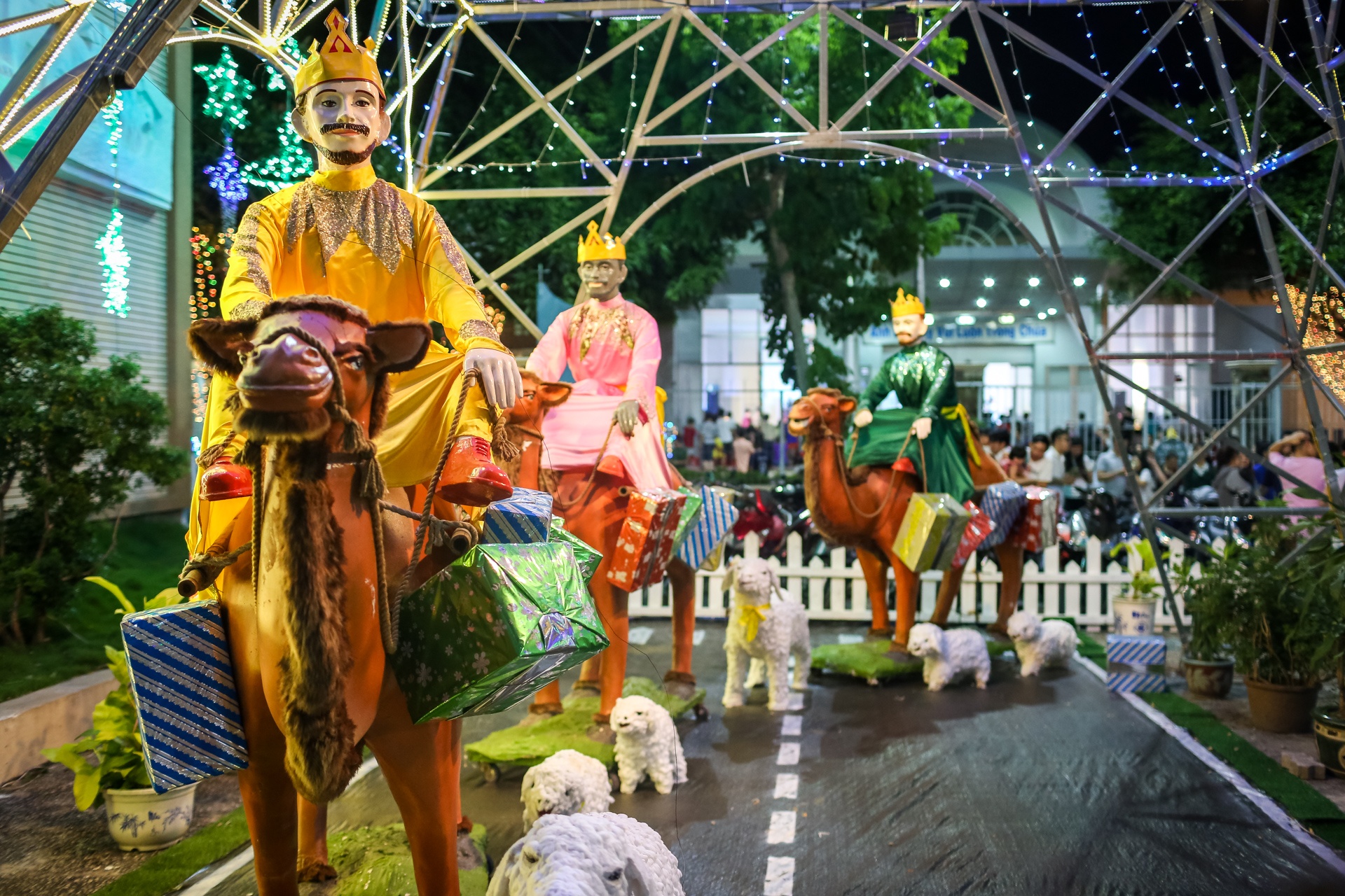 xom dao dep nhu chau Au ngay tai Sai Gon anh 8