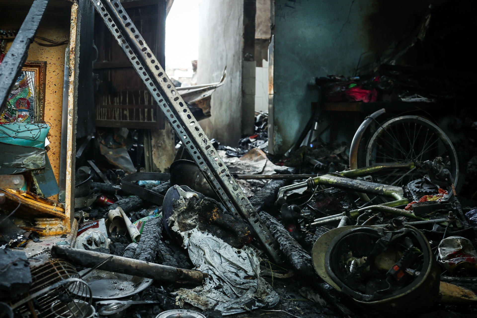 Chay ven kenh o Sai Gon anh 12