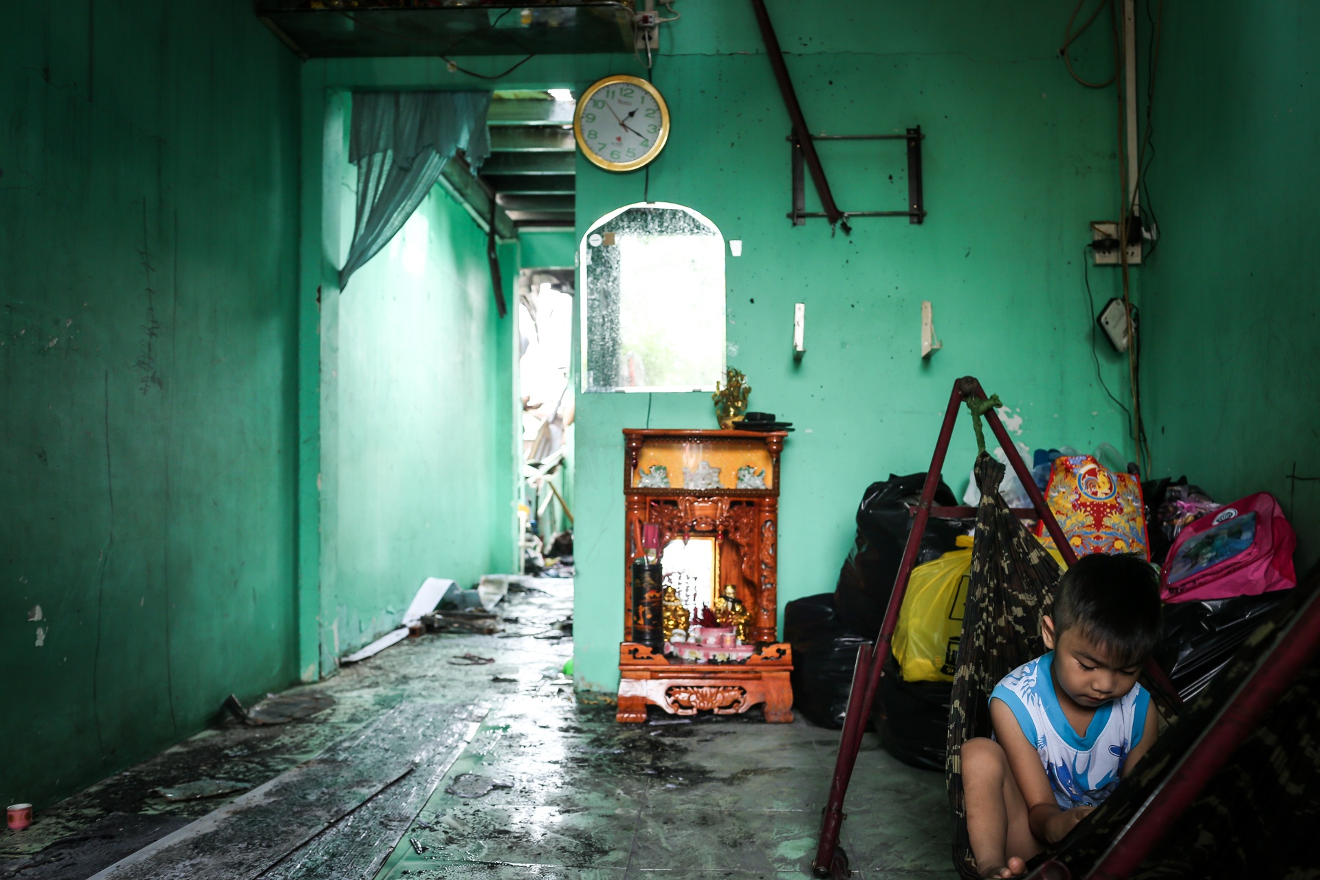 Chay ven kenh o Sai Gon anh 13