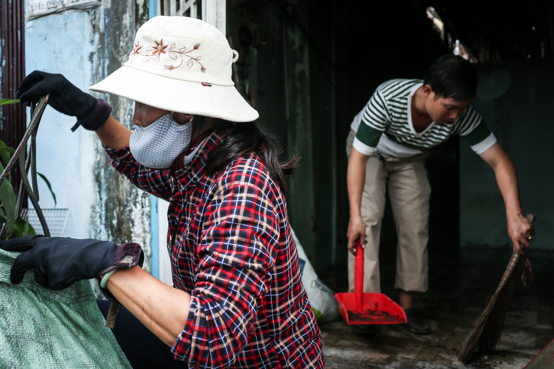 Chay ven kenh o Sai Gon anh 9