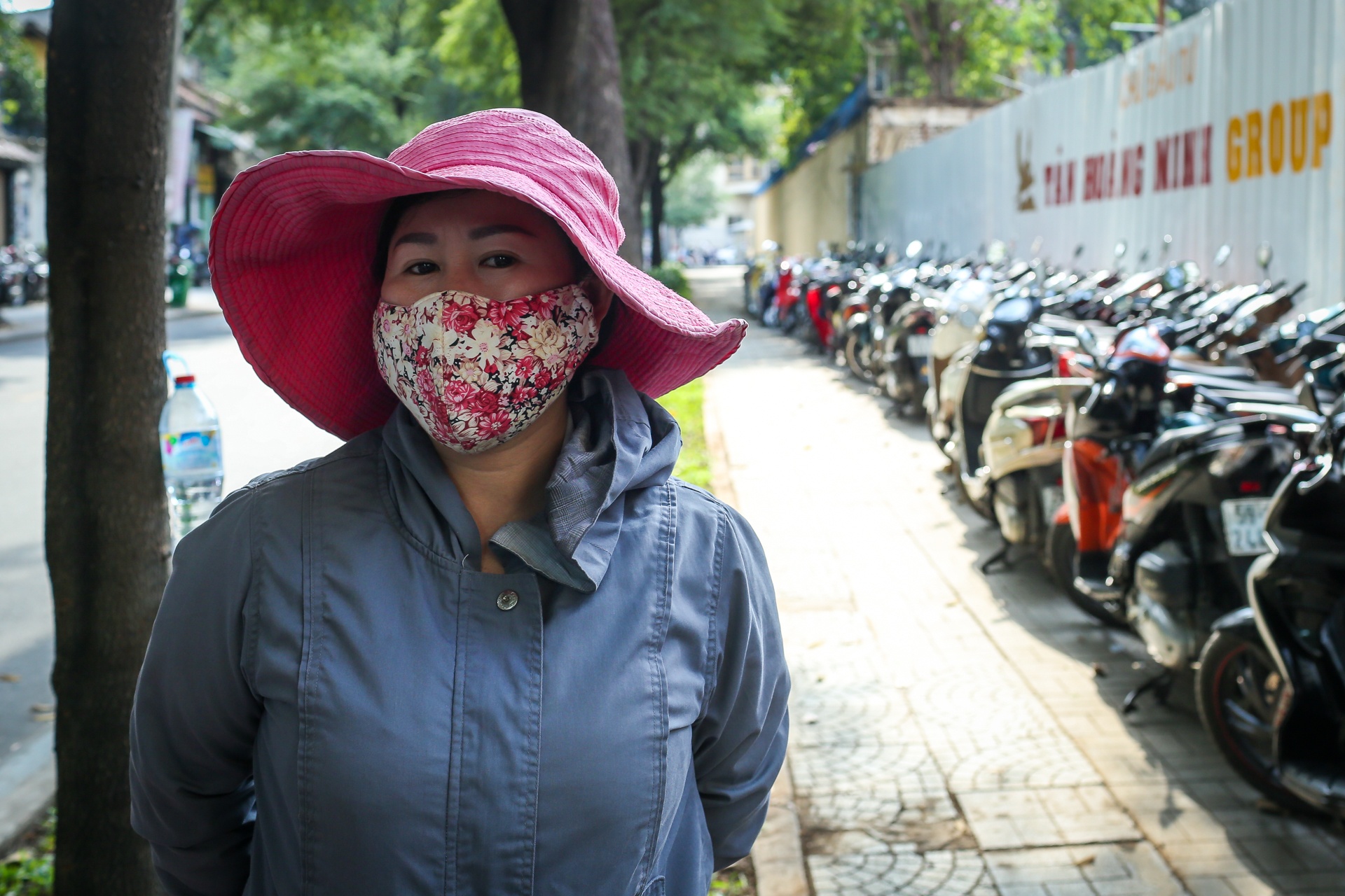 can canh cac bai giu xe tren via he quan 1 anh 4