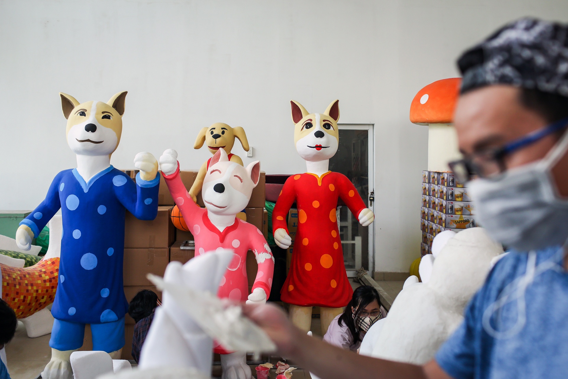 Xuong che tac linh vat duong hoa Nguyen Hue dip Tet hinh anh