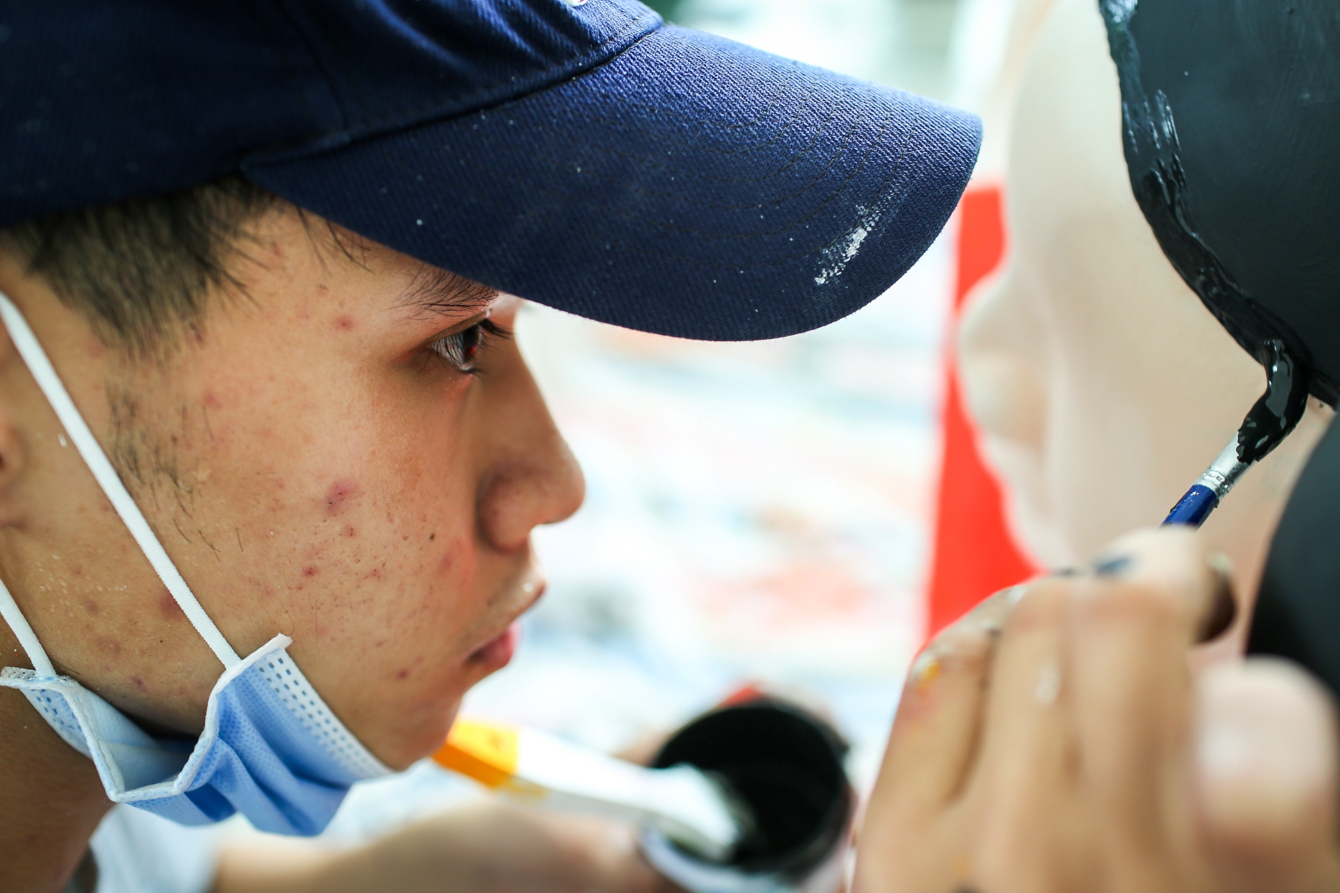 can canh cac linh vat tai duong hoa nguyen hue khi con nam trong xuong anh 12