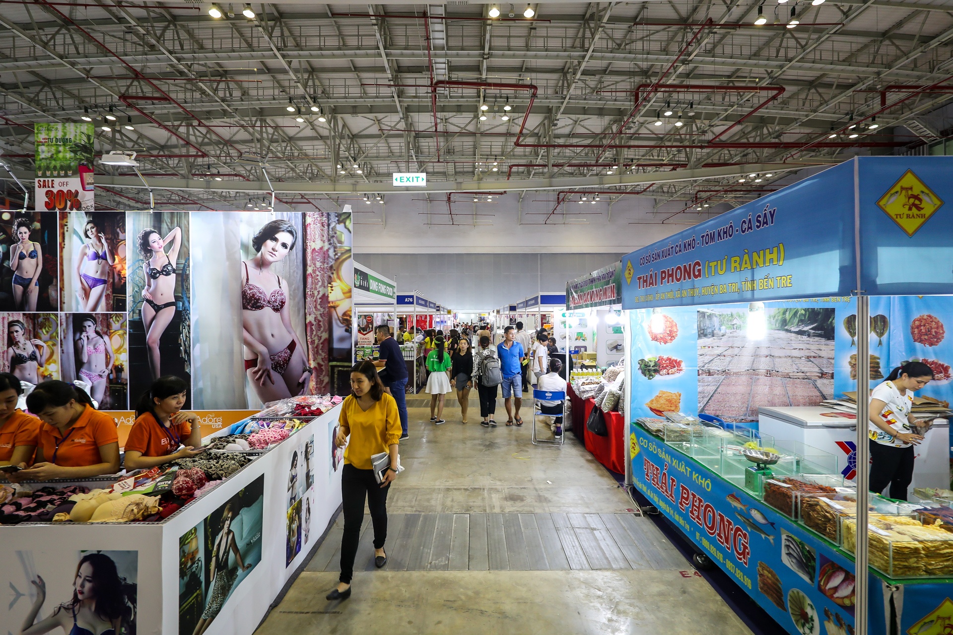 nhieu mat hang tieu dung tai hoi cho vui tet 2018 anh 3