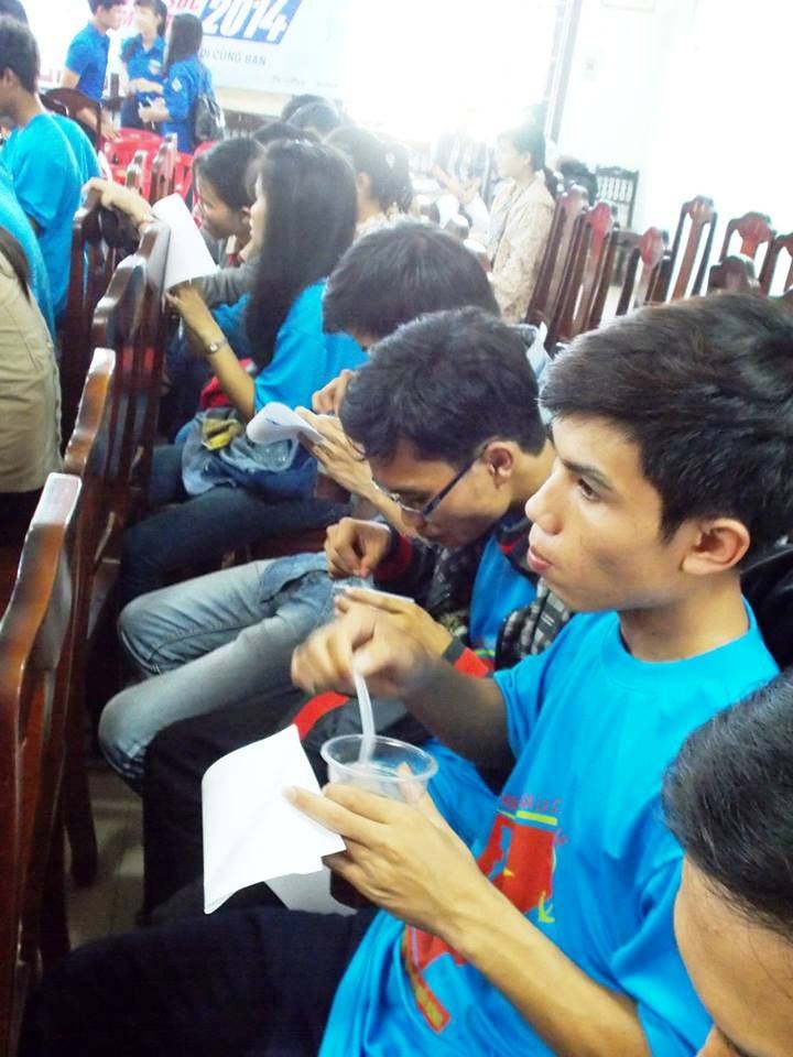 Theo quan niệm của người Huế thì trước khi làm một việc gì đó quan trọng, đặc biệt là thi cử thì ăn chè đậu đỏ sẽ lấy hên,gặp may mắn