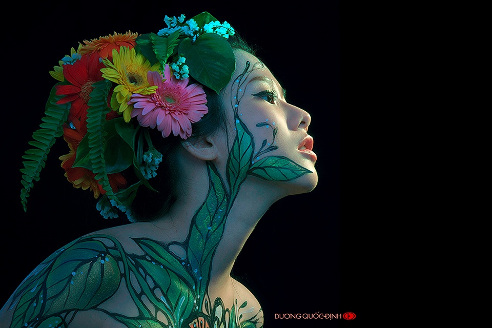 Tiet lo ve nghe day thi phi cua nguoi mau body painting 9X hinh anh
