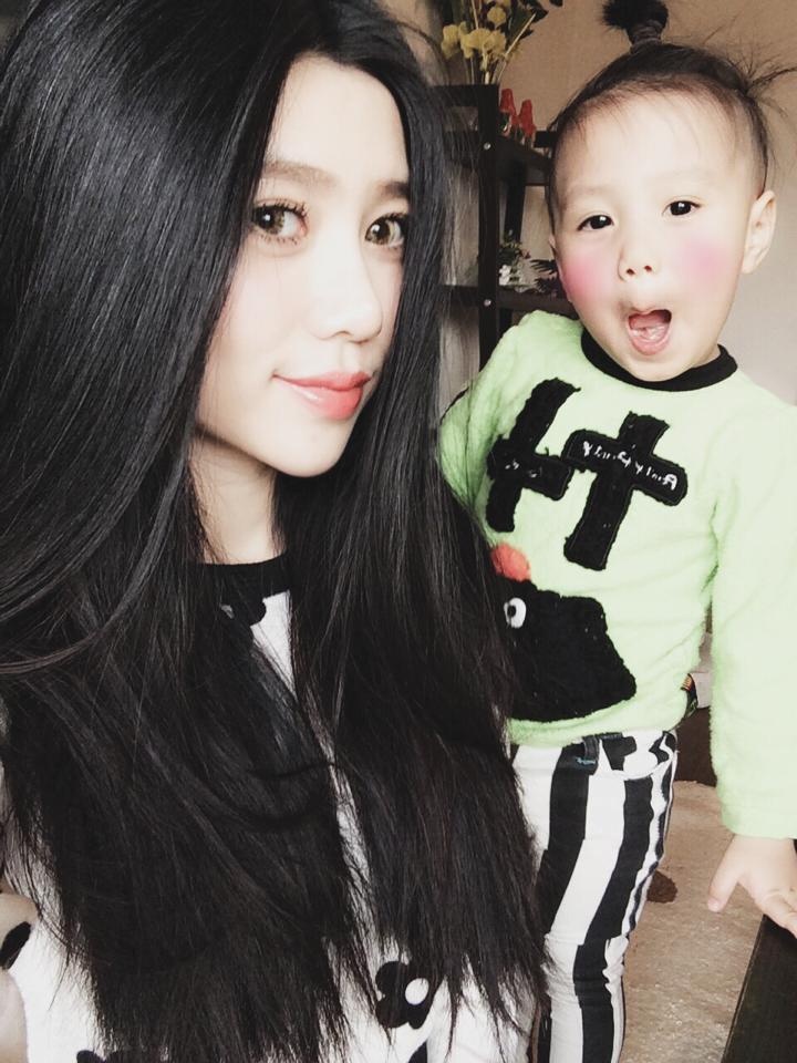 Con trai Phương Anh là cậu bé hóm hỉnh, biết nghe lời bố mẹ
