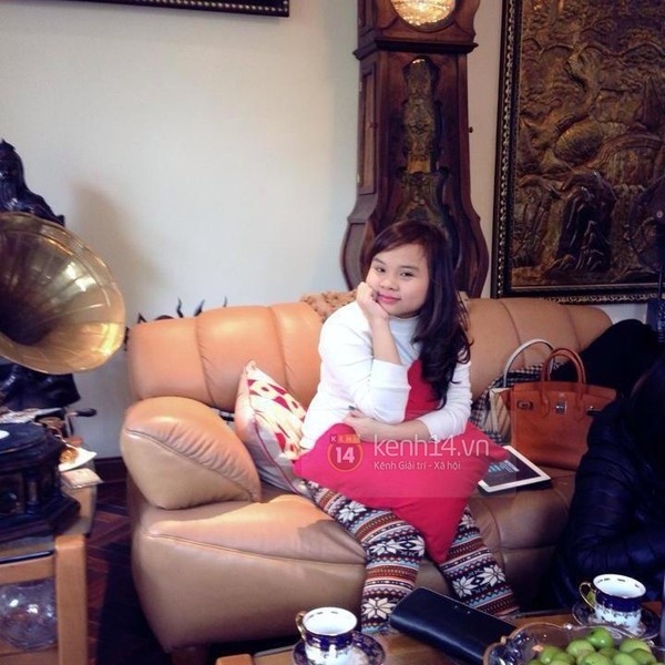 Thu Trang khá mũm mĩm với các đường nét không mấy thanh thoát trên gương mặt trước khi phẫu thuật.