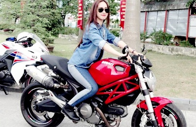 Thieu nu Hue chi hang tram trieu choi mo to ham ho hinh anh