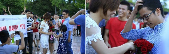 Lấy hết can đảm, trao nhẫn cầu hôn vào tay bạn trai.