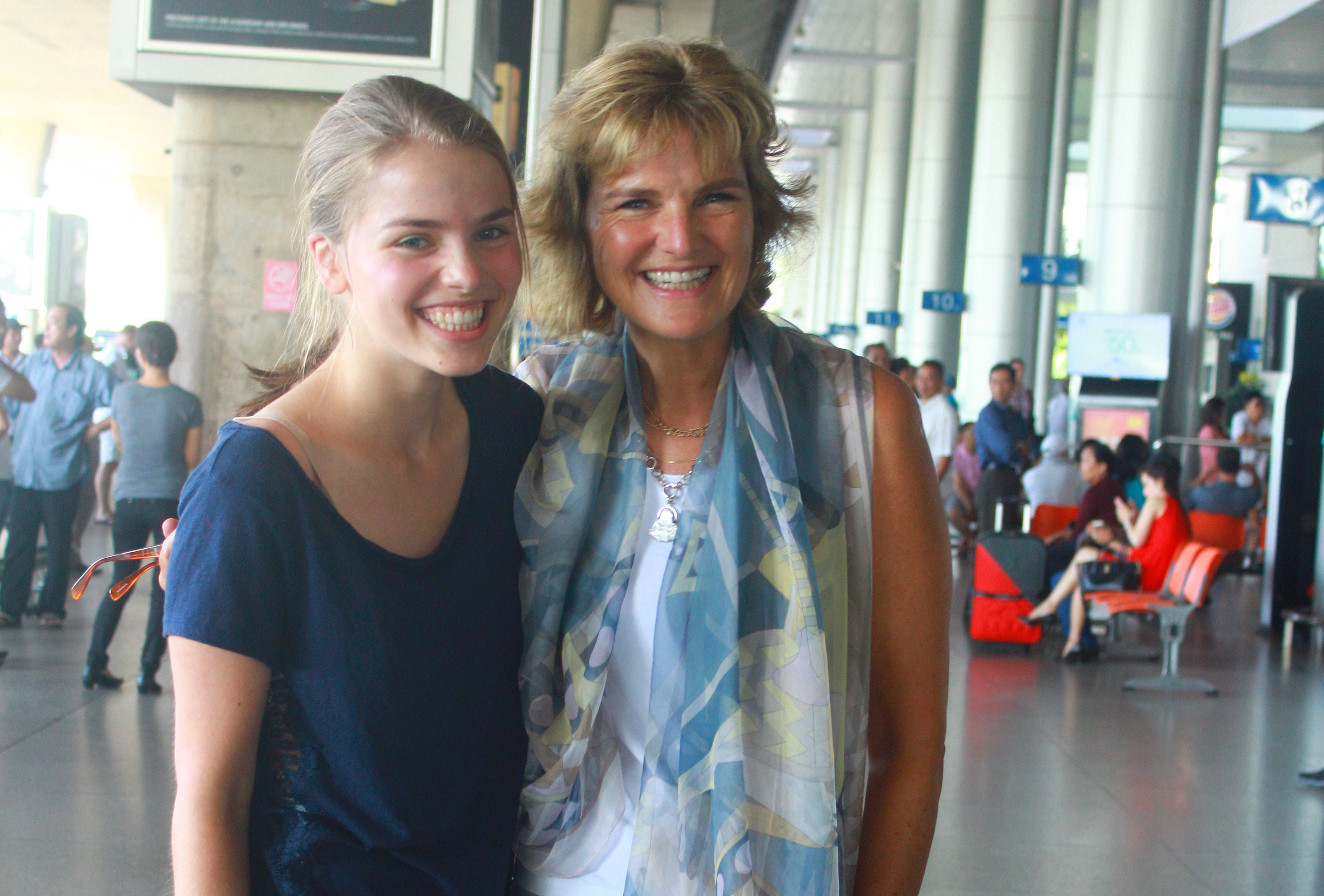 Nguoi song sot sau tai nan may bay o VN da den Sai Gon hinh anh