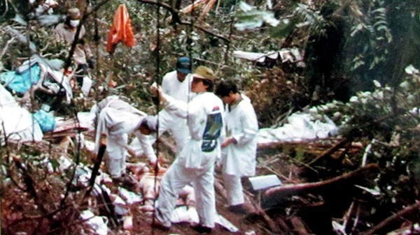 Chong choi voi con khat va noi co don hinh anh