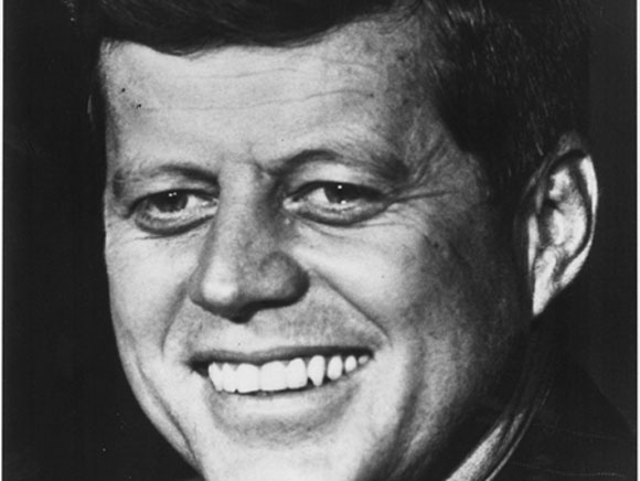 Cựu Tổng thống Mỹ John F. Kennedy tốt nghiệp chuyên ngành quan hệ quốc tế đại học Harvard vào năm 1940. Luận án tốt nghiệp của ông viết về lý do tại sao nước Anh lại chưa sẵn sàng để chống lại Đức trong Thế chiến thứ hai, sau đó nó đã được xuất bản thành cuốn sách với tựa đề 