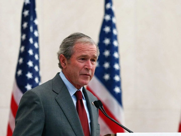 Cựu tổng thống Mỹ George W. Bush tốt nghiệp Đại Học Kinh doanh thuộc Harvard năm 1975. Ông là tổng thống duy nhất của Mỹ tốt nghiệp có bằng MBA (Cao học quản trị kinh doanh).