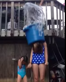 Co gai gap nan khi choi tro do xo nuoc da len dau? hinh anh