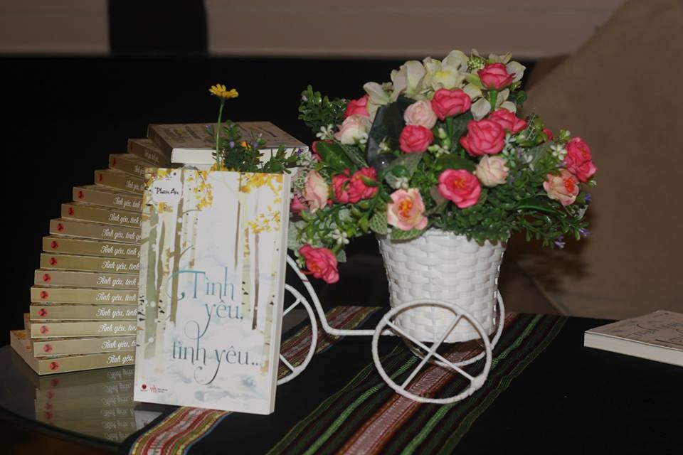 Ra mat 'Tinh yeu, tinh yeu' cua tac gia Phan An hinh anh