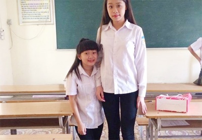 Qua be nho, nu sinh bi nham la con cua ban than hinh anh