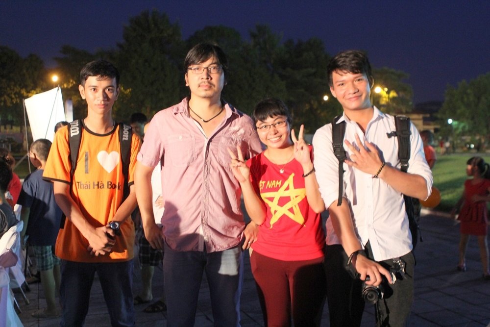 GS Xoay hut doc gia tai le ra mat 'Toi tu hao la nguoi VN' hinh anh