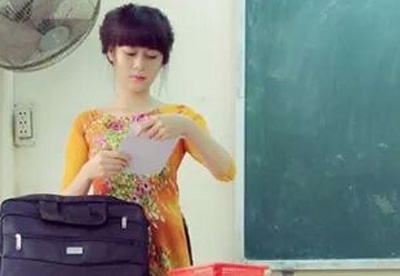 Co giao 9X xinh xan don tim dan mang hinh anh