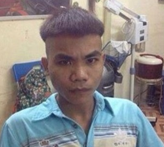 Chang trai van vui ve khi bi mang ra treu dua hinh anh