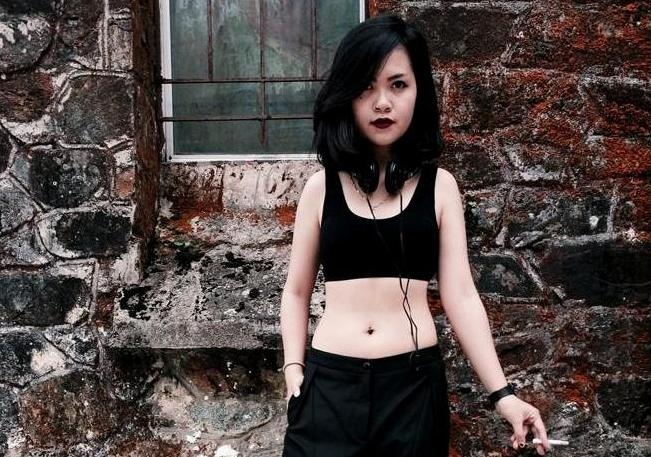 Co chu cua hang cua nhung mon do di biet hinh anh