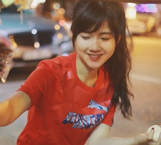 200.000 luot xem anh chup len hot girl mua banh trang tron hinh anh