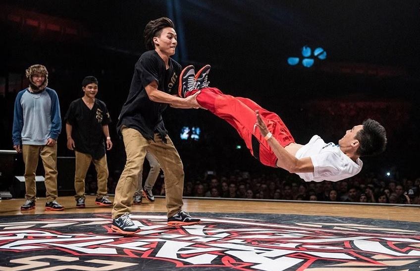 Clip khien nhom S.I.N.E doat giai 3 the gioi hinh anh