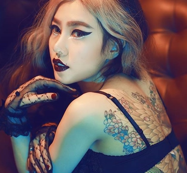 Loat anh xam day minh cua ba me mot con hinh anh