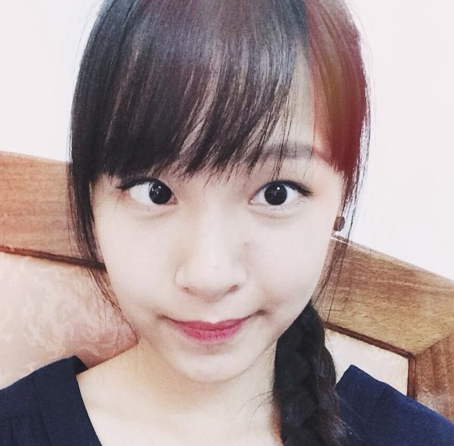 Nu du hoc sinh 9X xinh dep voi biet danh 'co nang mat lac' hinh anh