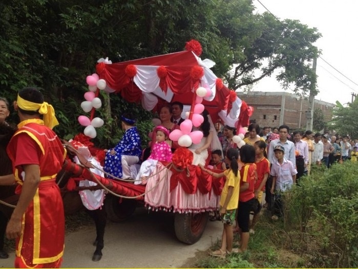 Nha gai 'dung hinh' khi chu re dua xe ngua ruoc dau hinh anh
