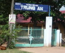 Co giao tu tu do hieu truong phan cong nong voi hinh anh