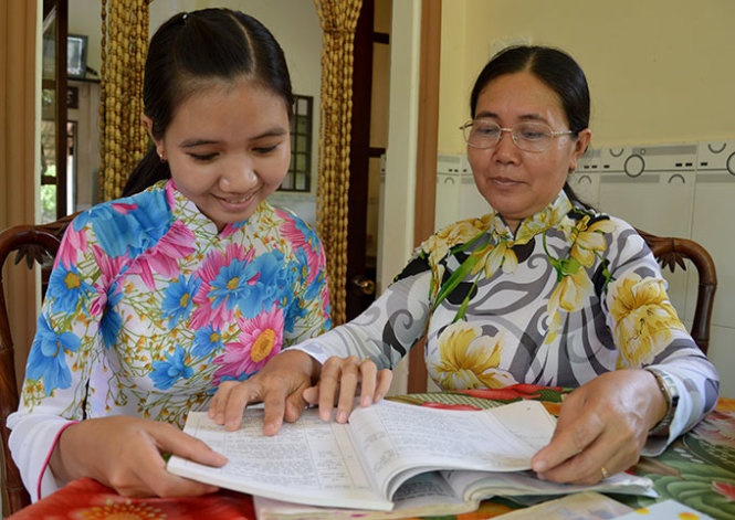 Mot gia dinh 34 nha giao hinh anh