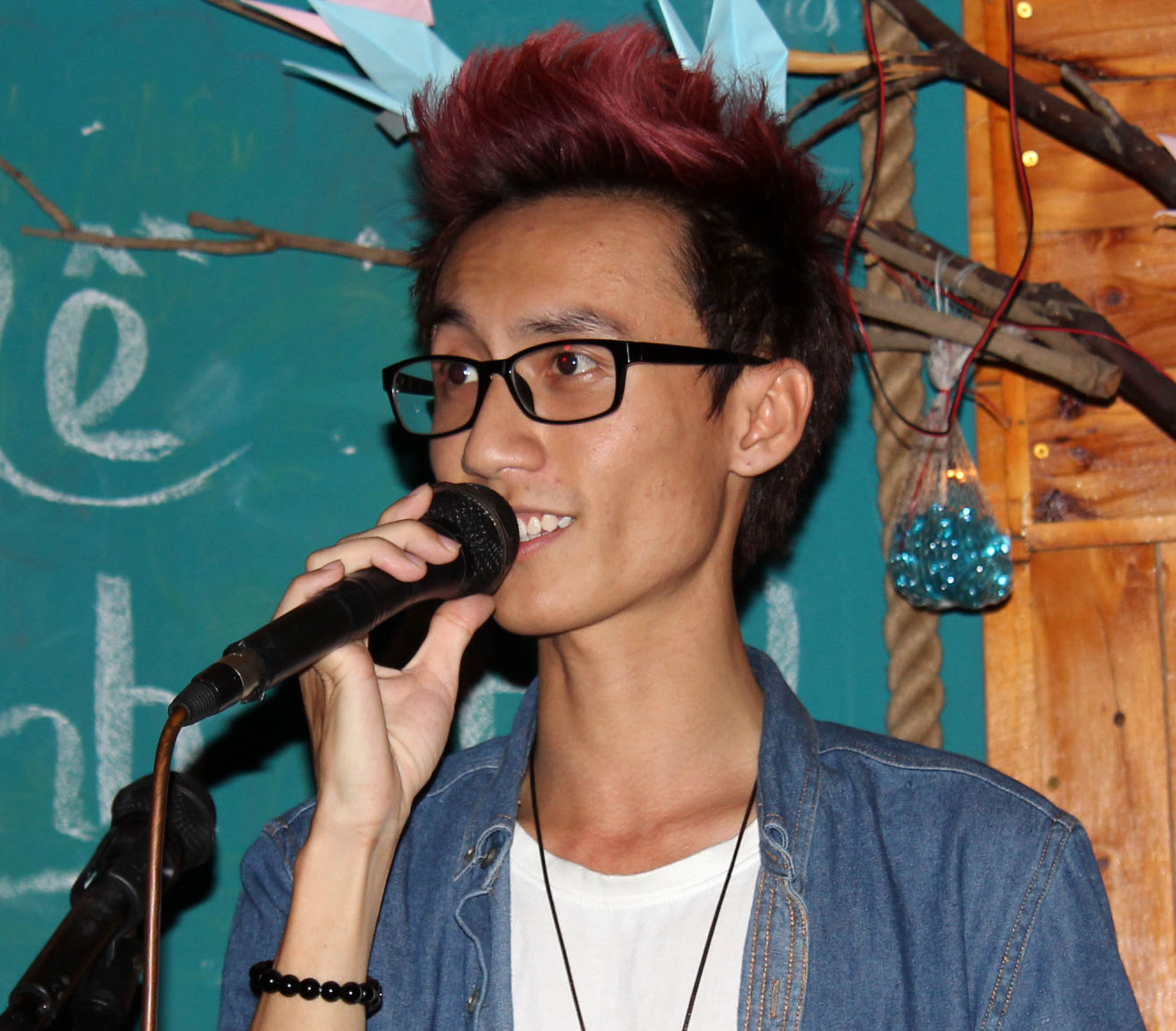 Hien tuong cover Lynk Lee giao luu voi fan Sai Gon hinh anh