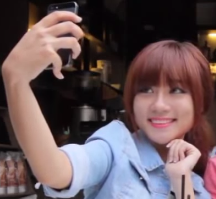 Clip che 'Bon chu lam' phien ban hot girl cau like Facebook hinh anh