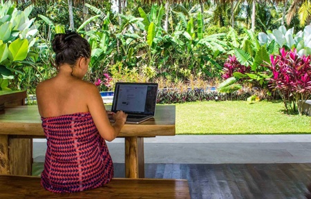 Dakota biến căn hộ tại Bali thành phòng làm việc di động.