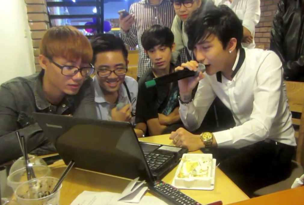 Hot boy Be Tran khoe giong voi 'Noi tinh yeu ket thuc' hinh anh