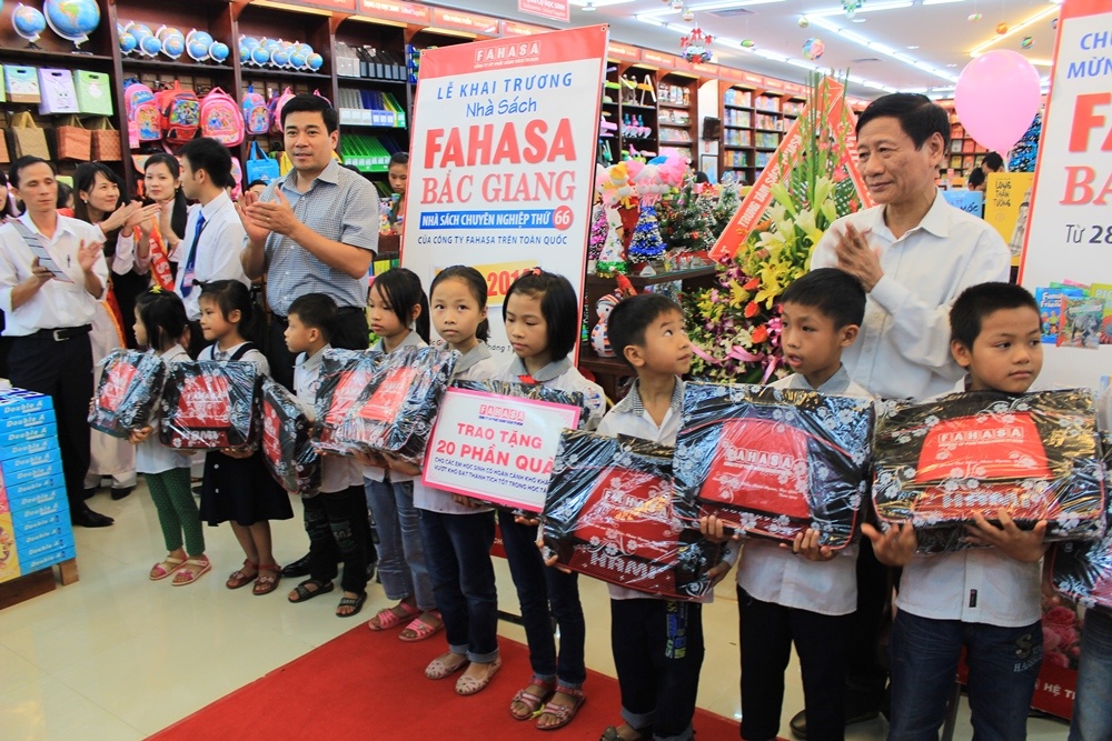 Fahasa khai truong nha sach moi tai Bac Giang hinh anh