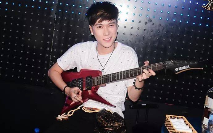 Hien tuong Vanh Leg ung ho ban gai chinh sua sac dep hinh anh