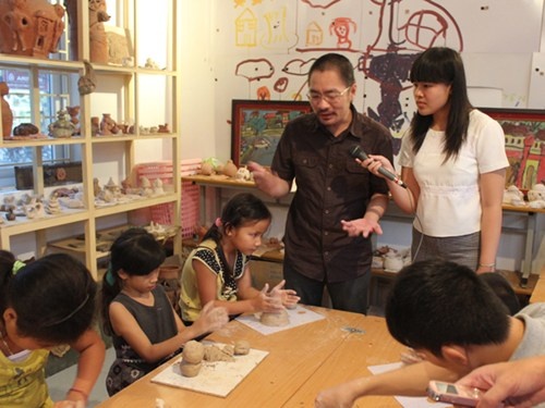 Hương Giang làm cộng tác viên cho VOV Giao thông.