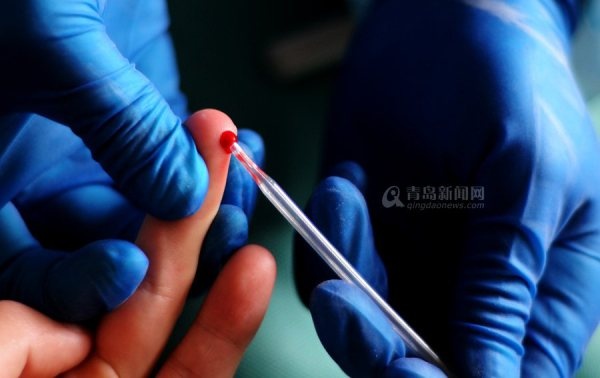 Bi kich nam sinh dong tinh vo tinh nhiem can benh the ky HIV hinh anh