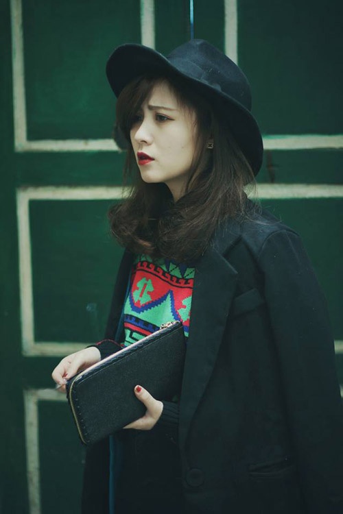 Thanh Loan gây chú ý vì vẻ ngoài xinh xắn cùng phong cách thời trang khác lạ.