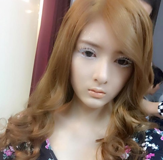 Facebook hot girl tuan qua: Guong mat ky la cua Lilly Luta hinh anh