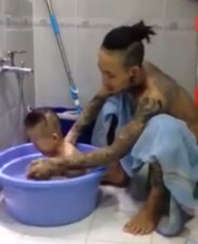 Clip ong bo xam tro tam con hinh anh