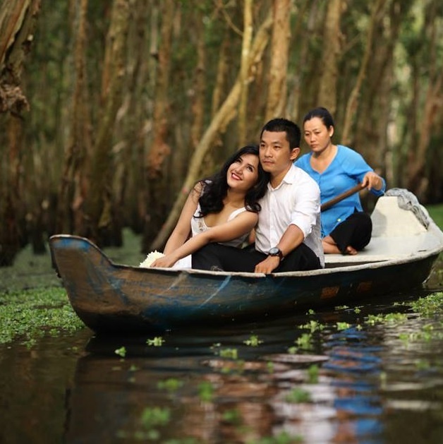 Clip cuoi dep lung linh tai An Giang mua nuoc noi hinh anh