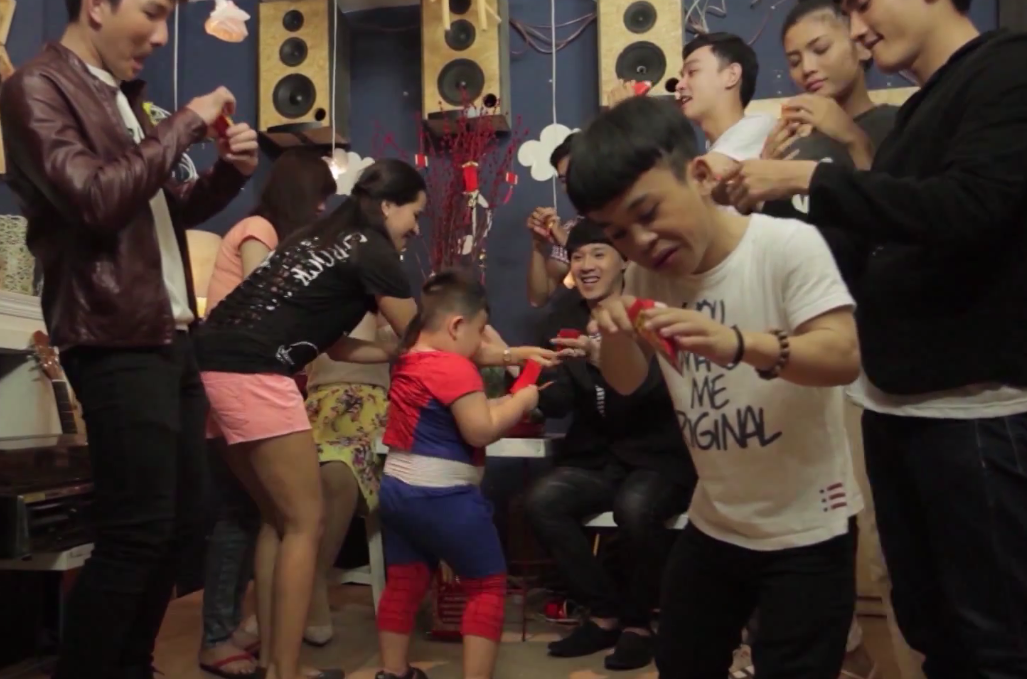 Clip su khac nhau giua li xi tet xua va nay hinh anh